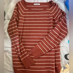 Pink clover striped king sleeve shirt. Medium